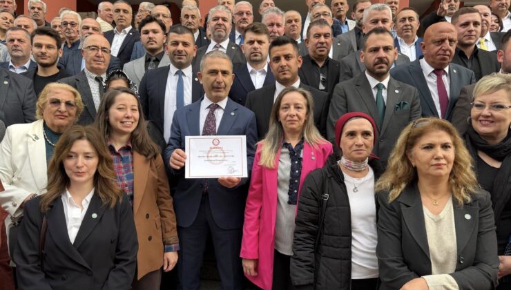 İYİ Parti mazbatasını aldı