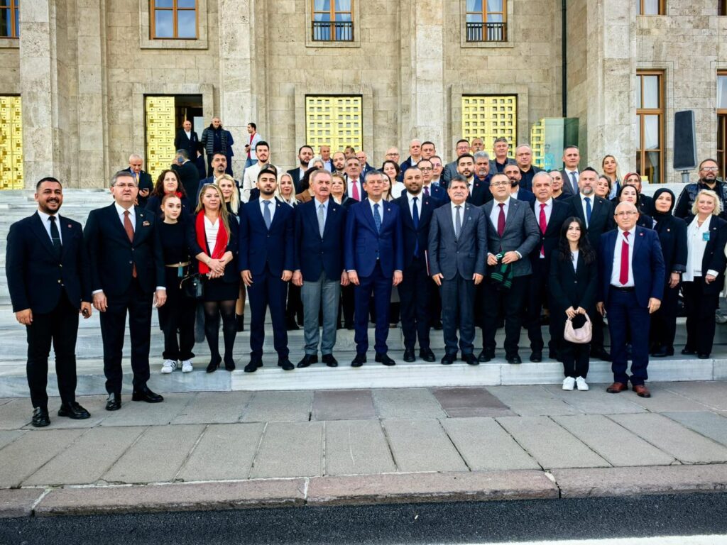 CHP Derince, Meclis toplantısını izledi 4 585343974 1154254420225845 4317646436298992697 n