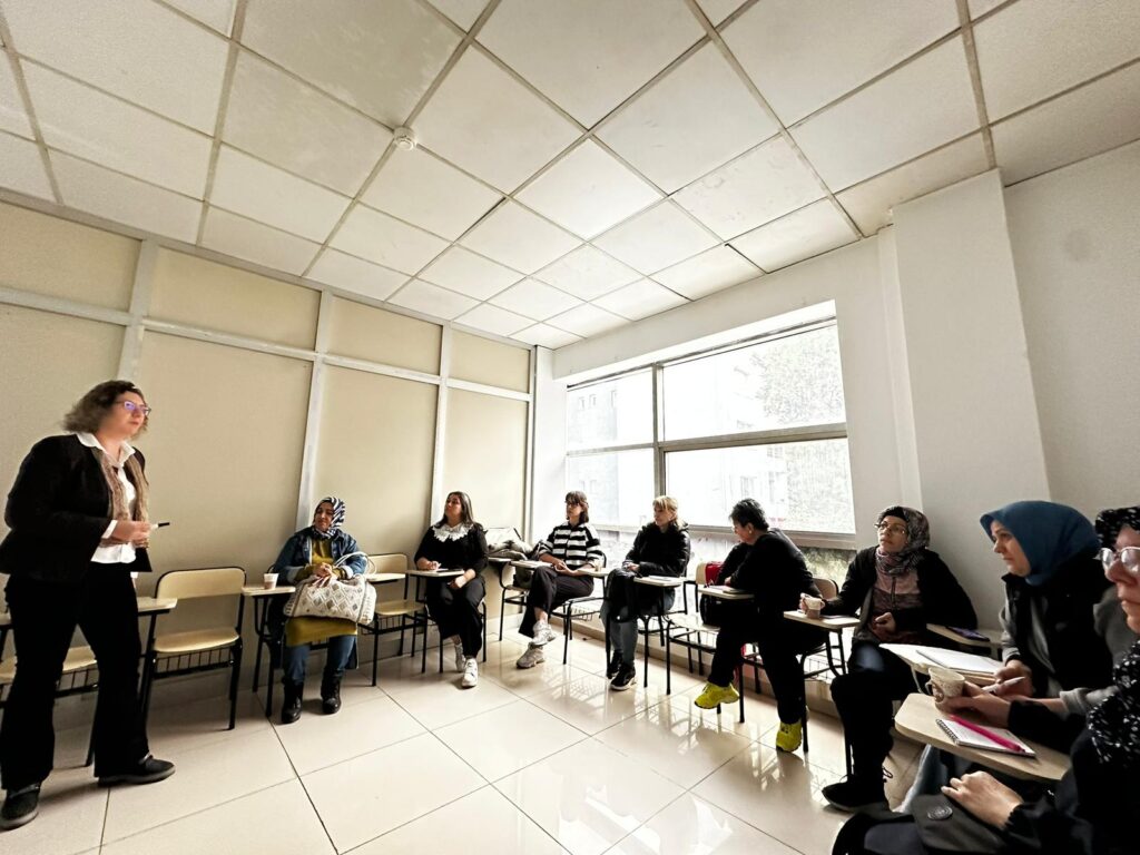 Izmit Belediyesi Engelsiz Ebeveyn Akademisi tum hiziyla devam ediyor 3