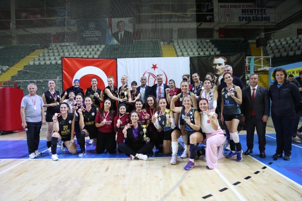 Veteranlar Turnuvasinda Izmit Belediyespor damgasi 5