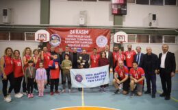 Öğretmenlerde kupa Fen Lisesi’nin oldu