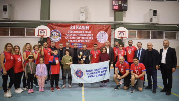 Öğretmenlerde kupa Fen Lisesi’nin oldu