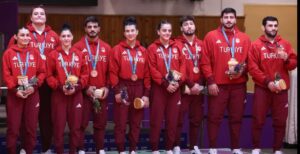 kagitspor riyade28099dan madalya tasiyor