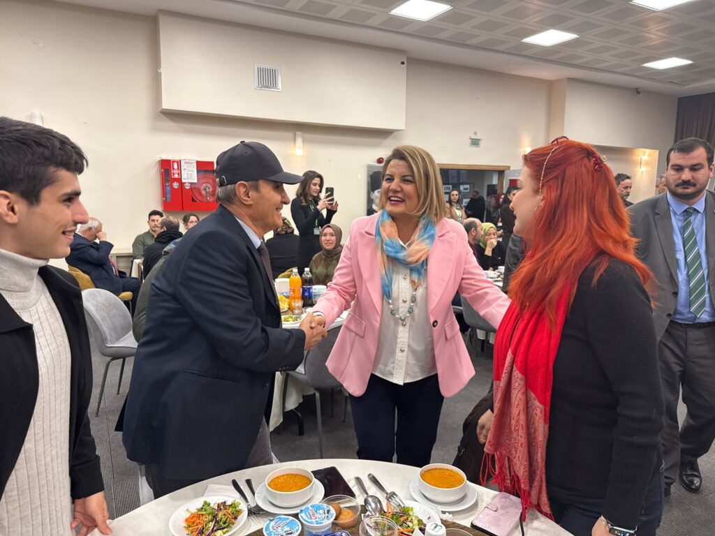 Izmit Belediyesi sehit aileleri ve gazilerle iftar sofrasinda bulustu 8