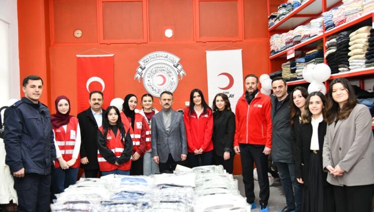 Vali İlhami Aktaş’tan Başiskele’de Kızılay Butik’e Ziyaret