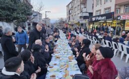 Gölcük’te 1200 Kişilik İftar Sofrası Kuruldu