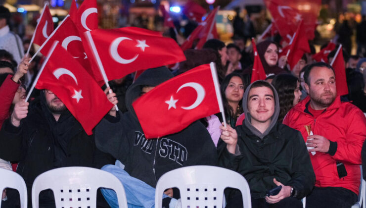 Milli coşku Kocaeli’yi sardı! Zafer dev ekranda izlendi