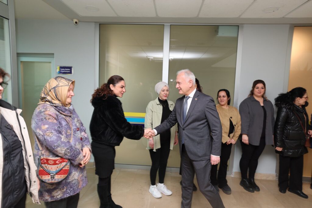 Başkan Çalık Personeli ile Bayramlaştı 3 Baskan Calik Personeli ile Bayramlasti 10