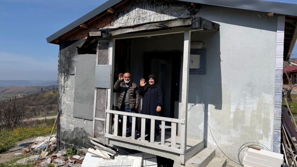 Buyuksehir yangin magduru aileyi ayaga kaldirdi 1