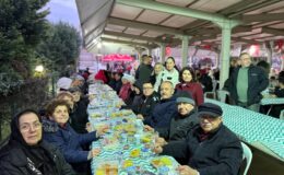 İzmit Belediyesi, dayanışma sofrasını Plajyolu’nda kurdu