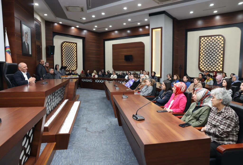 Körfez’de Kadın Personele 8 Mart Sürprizi 3 KorfezBelediyesinde 8 Marta ozel anlamli bulusma 5