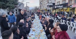golcuk8217te 1200 kisilik iftar sofrasi kuruldu