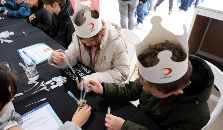 23 Nisan Şenliğinde Çocuklar Eğlenerek Öğreniyor
