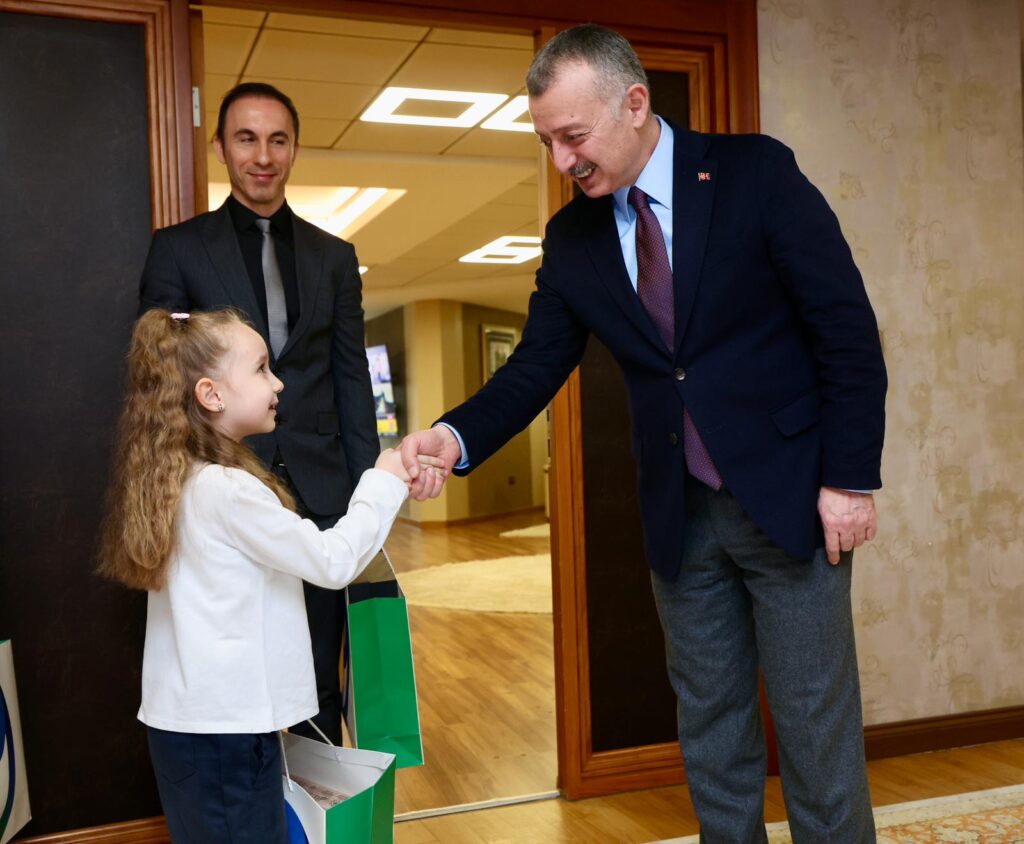 Baskan Buyukakin koltugu cocuklara birakti 1
