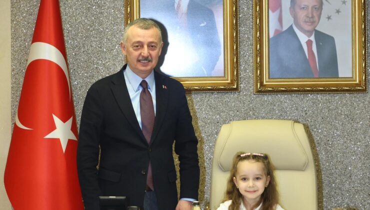 Başkan Büyükakın,koltuğu çocuklara bıraktı