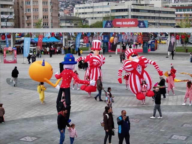 Haydi cocuklar Izmit Milli Irade Meydanina 11