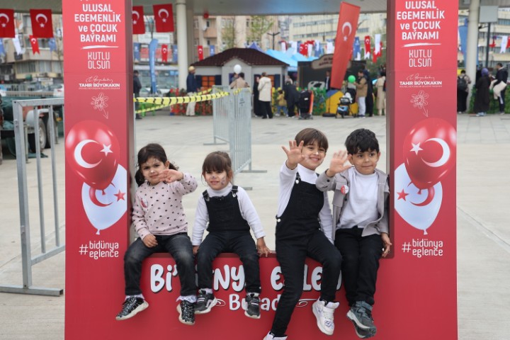 Haydi cocuklar Izmit Milli Irade Meydanina 19