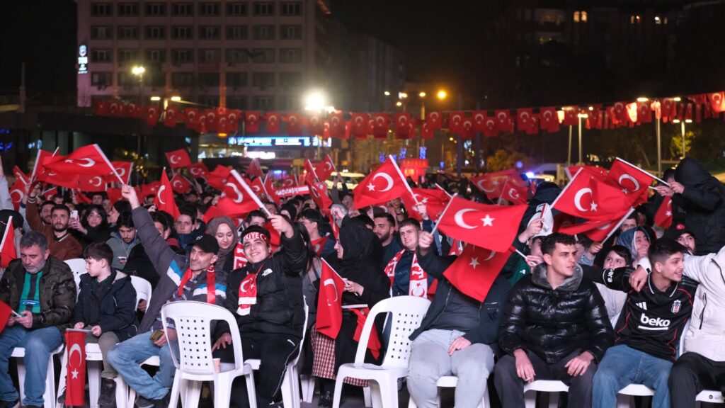 Izmitli Kerem atti Dunyalar bizim oldu 5 1
