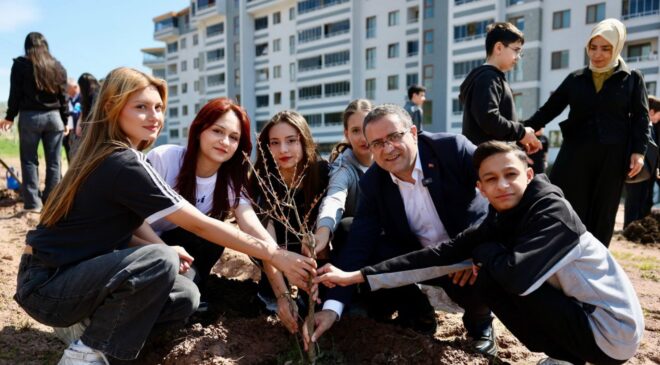 Derince´de Fidanlar Toprakla Buluştu