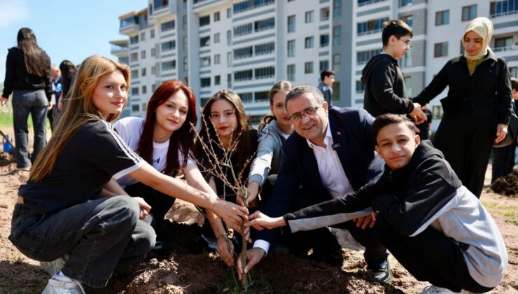 Derince´de Fidanlar Toprakla Buluştu