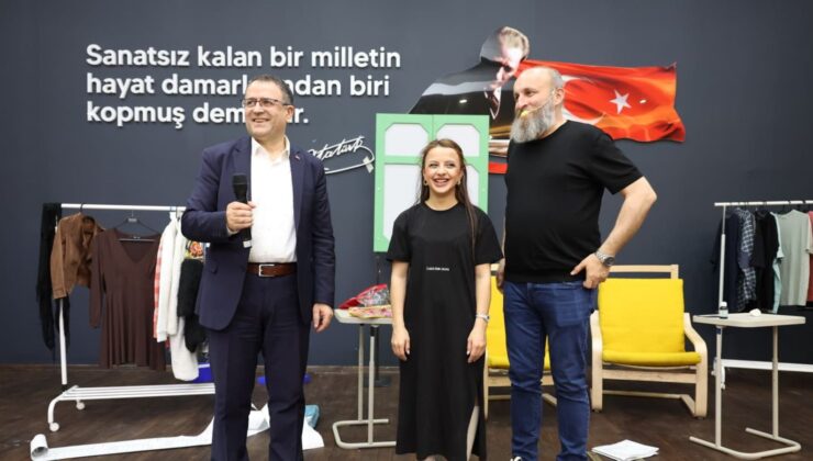 Derince’de Kahkaha ve Sanat Aynı Sahnede Buluştu
