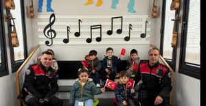 yunus polisleri cocuklarin gonlunu fethetti