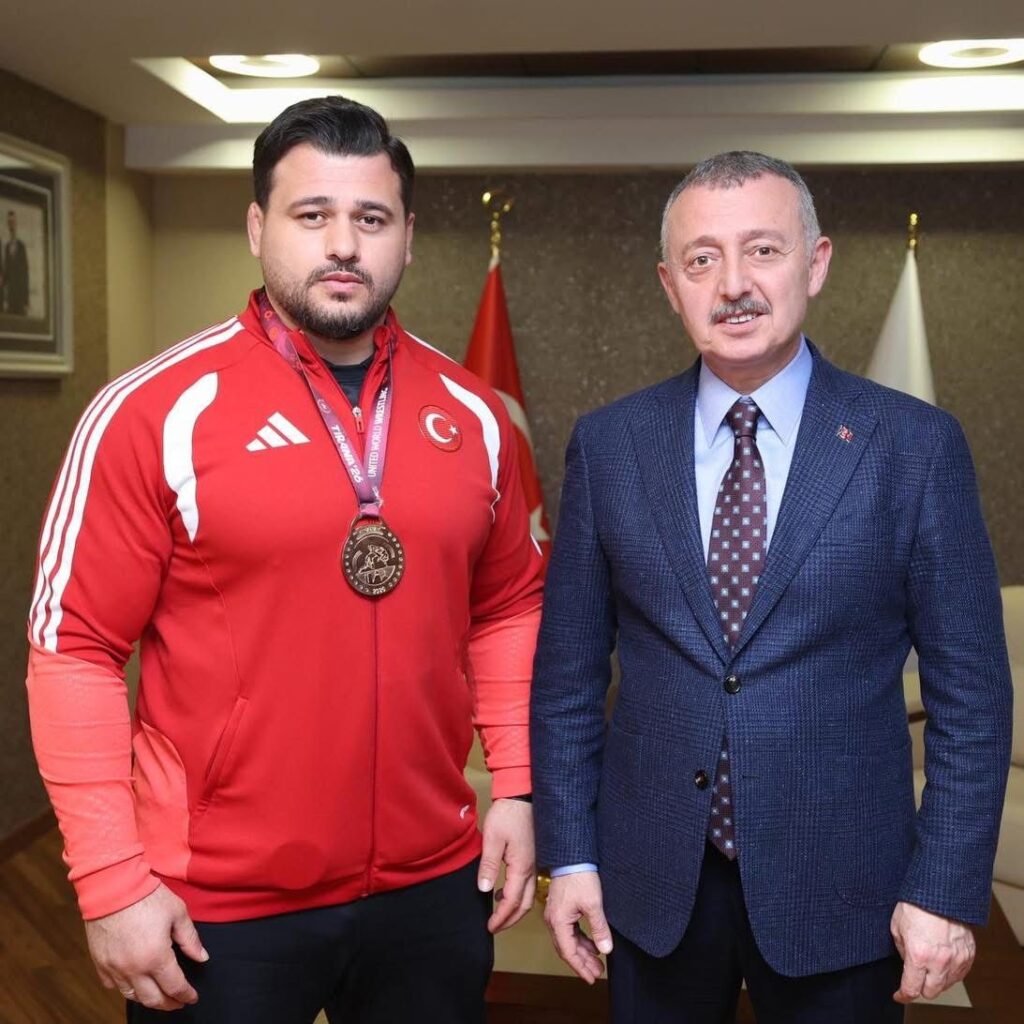 Başkan Büyükakın, güreşten iki önemli ismi ağırladı 3 Baskan Buyukakin guresten iki onemli ismi agirladi 2 1