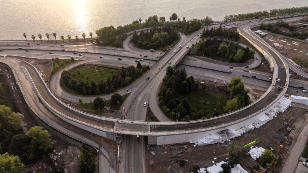 Başiskele’de trafiği rahatlatacak yeni bağlantı yolu daha açıldı; 3 Dev projede bir etap daha tamam 3