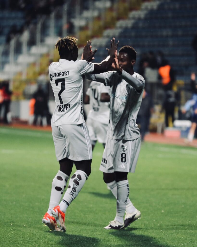 Agyei Sahneye Çıktı, Kocaelispor Ligde Kalmayı Garantiledi 3 kasimpasasa