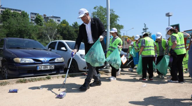 Derince’de Denizden Kıyıya Temizlik Etkinliği
