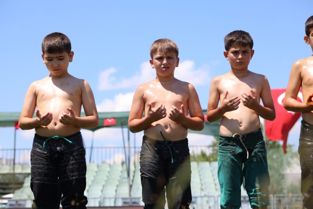 Kocaeli’de pehlivanlar er meydanına çıktı 3 Kocaelide pehlivanlar er meydanina cikti 8