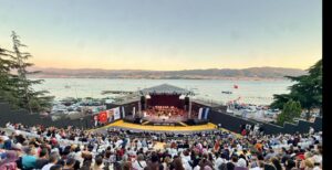 harikalar sahilie28099nde muzik soleni yasandi