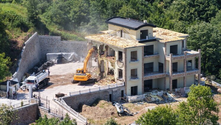 Başiskele’de Ruhsatsız Kaçak Yapıya Geçit Yok