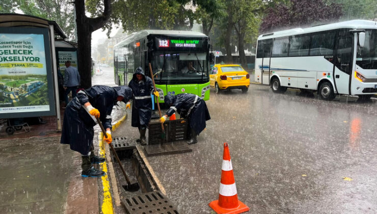 YAĞIŞA KARŞI TÜM EKİPLER SAHADAYDI
