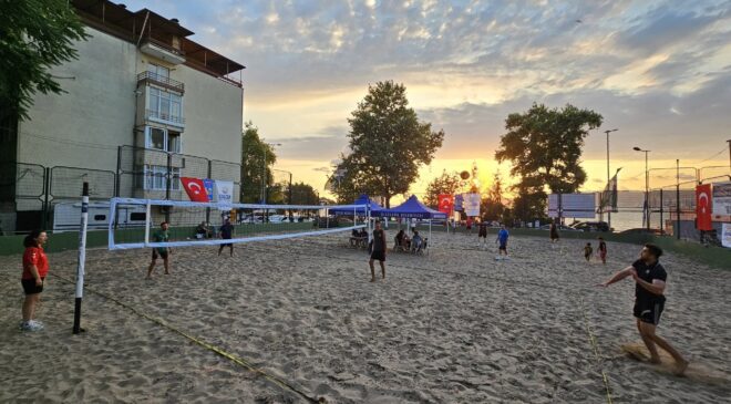 Gölcük’te Plaj Voleybolu Heyecanı Başlıyor