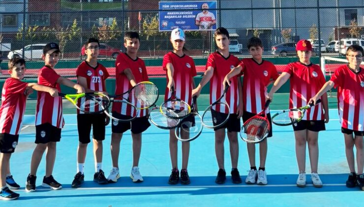 Körfez Belediyesi’nden gençlere ücretsiz tenis kursu