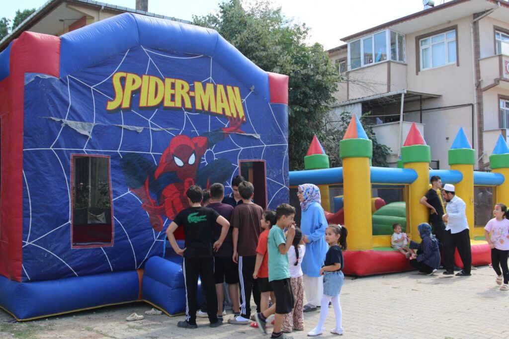 Korfezde cocuklar doyasiya egleniyor 7