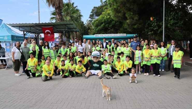 Körfez’de 1 ton atık toplandı