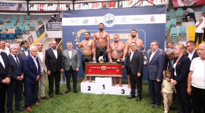 İshakçılar’da başpehlivan Seçkin Duman oldu