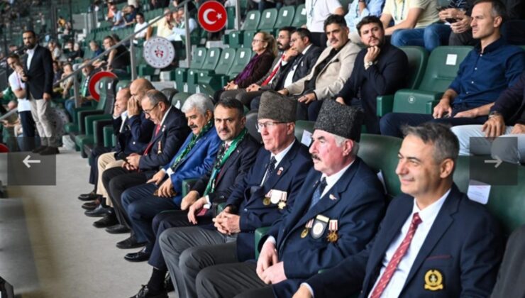 Vali Aktaş ve Milletvekili Hülagü, Kocaelispor maçını Gazilerle Beraber İzledi