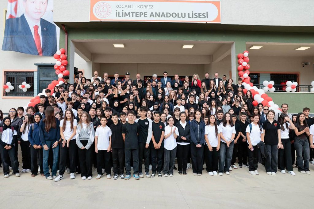 OGRENCILERLE BIRLIKTE