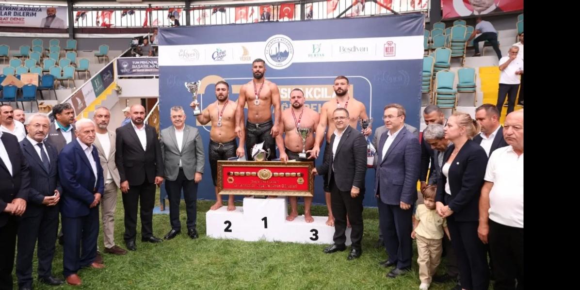 İshakçılar’da başpehlivan Seçkin Duman oldu