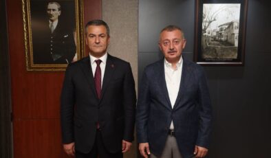 İzmit Belediye Başkanvekili Lütfü Obuz Tahir Büyükakın’ı ziyaret etti