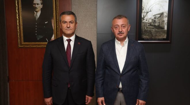 İzmit Belediye Başkanvekili Lütfü Obuz Tahir Büyükakın’ı ziyaret etti